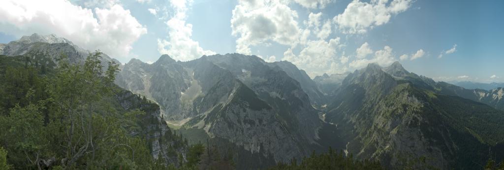 Panorama von dem Aussichtspunkt an den Schachenhäusern ins Oberreintal und hintere Reintal, Wettersteingebirge