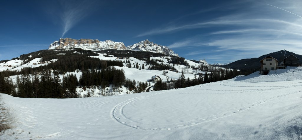 Panorama vom Heiligkreuzkofel und Conturinesspitzen bei Abtei, Dolomiten, Februar 2010.