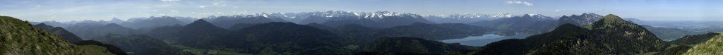 Grandioses Alpen-Panorama am Gipfel des Hirschhörndlkopfes (1515m) oberhalb der Jachenau, Bayrische Voralpen/Jachenau, Mai 2010.