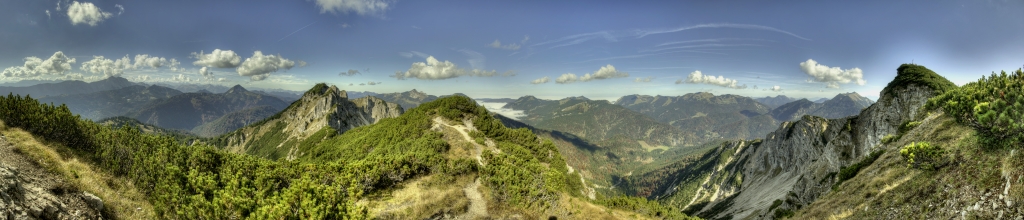 Blick vom Verbindungsgrat zwischen Österreichischem (1808m) und Bayrischem Schinder (1796m), Mangfallgebirge, Oktober 2010.