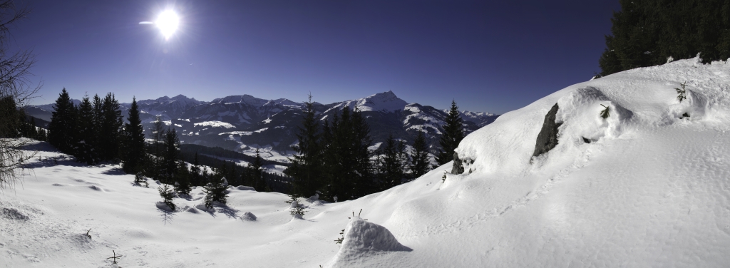 Panorama über die Kitzbühler Alpen mit Kitzbühler Horn (1970m) im Aufstieg auf den Baumooskogel (1506m), Chiemgauer Alpen Januar 2011.