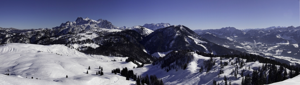 Blick vom Baumooskogel(1506m) auf die Loferer und Leoganger Steinberge, Chiemgauer Alpen Januar 2011.