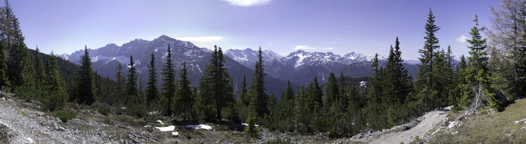 Blick von der Pleisenhütte auf den Hohen Gleiersch, Solstein, Erl- und Reitherspitze in den Seefelder Karwendelbergen, Hohe Munde und Arnspitzen, Karwendelgebirge, April 2011.