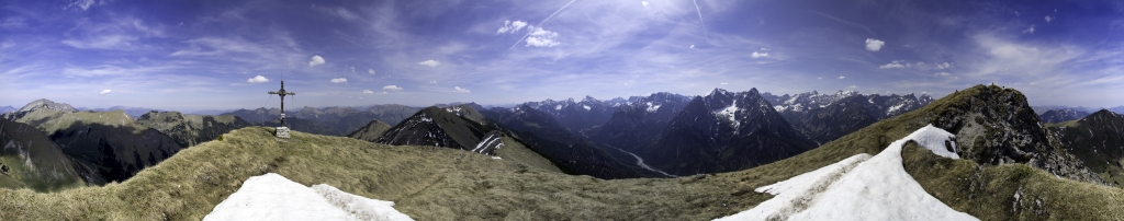 360-Grad-Panorama am Gipfel der Fleischbank (2026m), Karwendelgebirge, Mai 2011.