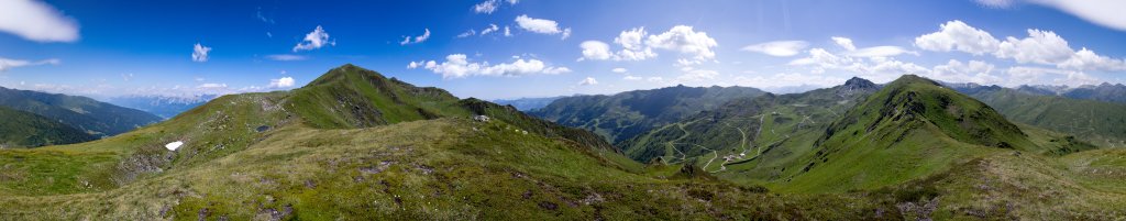 360-Grad-Panorama im Aufstieg auf den Gilfert (2506m) von der Lamarkalm-Hochleger mit Blick auf das Skigebiet Hochfügen, Vordere Tauern, Österreich, Juli 2011.