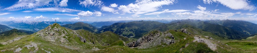 360-Grad-Panorama am Gipfel des Gilfert (2506m), Vordere Tauern, Österreich, Juli 2011.
