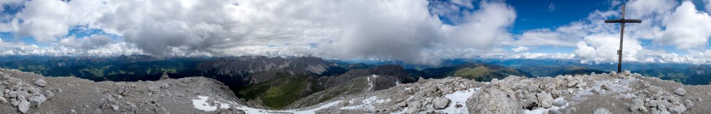 360-Grad-Panorama am Gipfel des Peitlerkofel (2875m), Puez-Geisler-Gruppe, Dolomiten, Südtirol, Juli 2011.