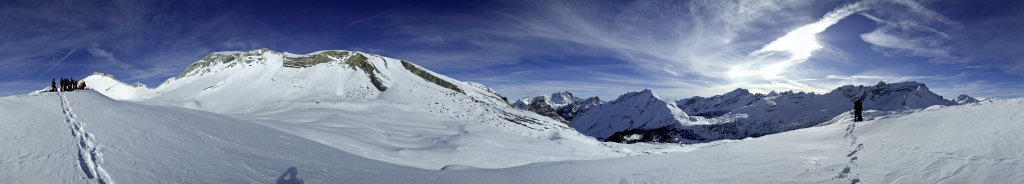 360-Grad-Gipfelpanorama auf dem Col Toronn in der Nachbarschaft der Neunerspitze, Fanes, Dolomiten, Januar 2011.