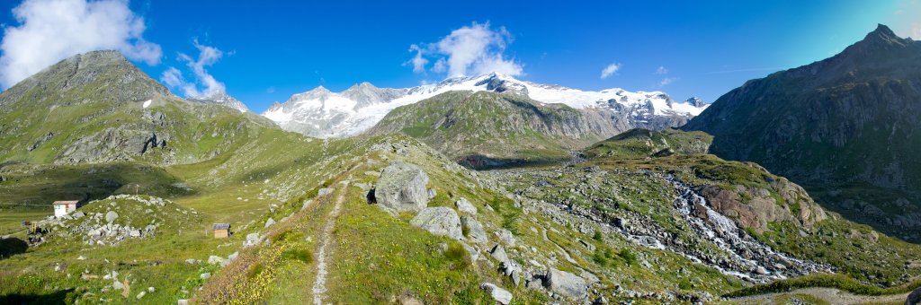 Blick von der Rostock-Essener Hütte auf das Rostocker Eck und die Gruppe der Simonyspitzen, Venedigergruppe, Hohe Tauern, Österreich, August 2011.