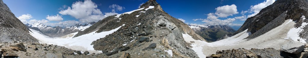 360-Grad-Panorama im Reggentörl (3056m) mit Blick auf Umbalkees, Rötspitz (3495m), Vorderen Gubachspitz (3318m), Simonykees, Rainerhorn (3560m) und Türmljoch, Venedigergruppe, Hohe Tauern, Österreich, August 2011.