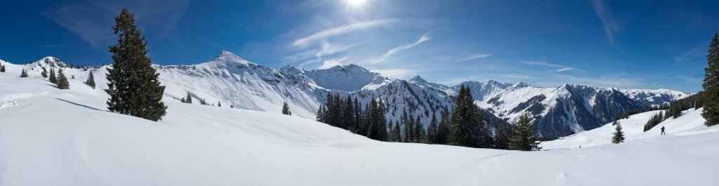 Aufstieg zum Weißkopfkogel mit Blick auf Bischof und Sonnspitze, Östliche Kitzbüheler Alpen, Österreich, März 2012