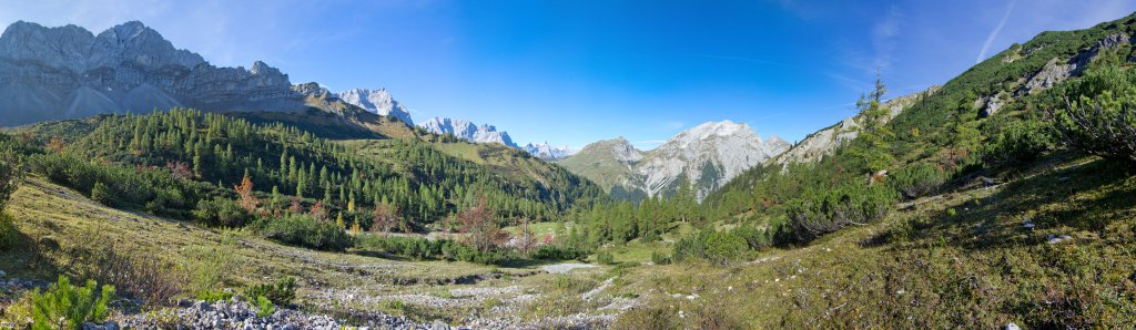 Blick auf die nördliche Karwendelkette und das Gamsjoch beim Aufstieg aus der Eng zur Lamsenhütte, Karwendelgebirge, Oktober 2012