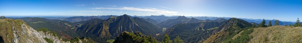 Gipfelpanorama am Ochsenkampen mit Blick auf den Tegernsee, Hirschberg, Halserspitz, Guffert, Ross- und Buchstein, Hochplatte, Schönberg, Spitzkampen und Benediktenwand, Mangfallgebirge, Oktober 2012