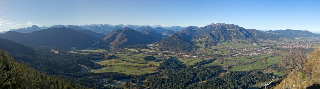 Blick vom Grasleitenstein auf Lenggries, Benediktenwand, Jachenau, Isartal sowie die Karwendel- und Wettersteinkette, Tegernseer Berge, November 2012