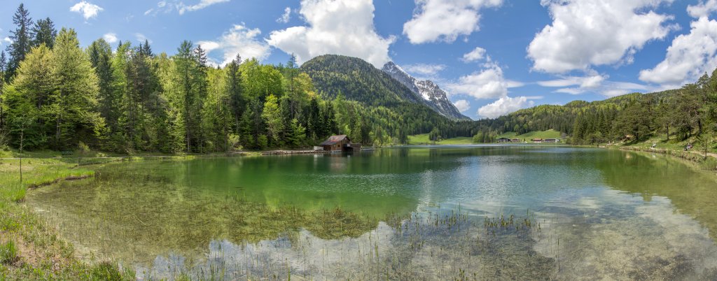 Blick vom Ostufer des Lautersees auf die östlichen Ausläufer des Wettersteingebirges mit dem Grünkopf (1587m) und der Unteren Wettersteinspitze (2151m), Wettersteingebirge, Mai 2014.