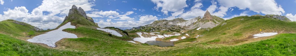 360-Grad-Panorama am Krahnsattel (2002m) mit Blick auf die Nordkante der Haidachstellwand, die Grubalacke, Spieljoch, Seekarlspitze und Roßkopf, Rofan, Juni 2015.