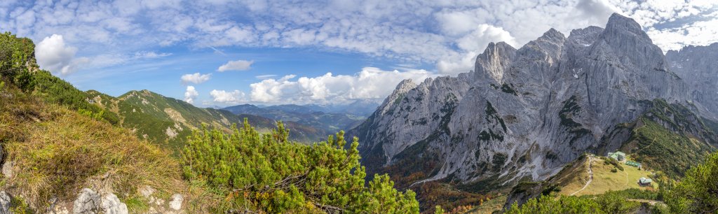 Blick auf den Feldberg (1813m), Kaisertal, die Nordwände des Wilden Kaiser und das Stripsenjochhaus, Kaisergebirge, September 2017