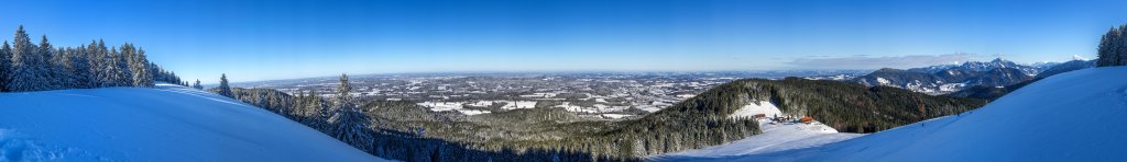 Winterliches Gipfelpanorama auf der Gindelalmschneid (1331m) in den Tegernseer Bergen mit weitem Blick ins bayrische Alpenvorland und auf den Wendelstein, Mangfallgebirge, Dezember 2017