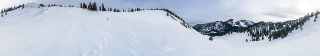 Schneeschuhtour auf den Rainerkopf (1465m), einem Nachbarn von Wasserspitz (1552m) und Bodenschneid (1669m), Mangfallgebirge, Bayrische Alpen, Januar 2018.