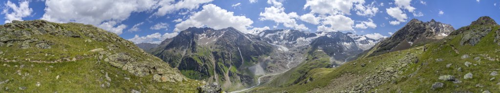 360-Grad-Panorama am Fuldaer Höhenweg mit Blick auf Taschachferner und Taschachhaus (2434m) sowie den Mitterkopf (3347m), Nord- und Südgipfel der Wildspitze (3765m / 3772m), den Hinteren Brochkogel (3635m), Petersenspitze (3484m), Hochvernagtwand (3400m), Pitztaler Urkund (3201m), Mittleren Eiskastenkopf (3260m) und Eiskastenspitze (3373m), Pitztal, Juli 2018.