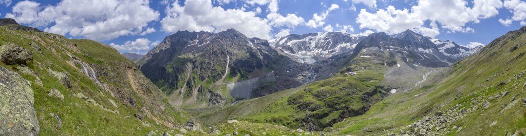 Panoramablick am Fuldaer Höhenweg vis-a-vis von Taschachferner und Taschachhaus (2434m), Pitztal, Juli 2018.