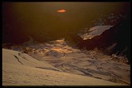 Sonnenaufgang ueber dem Gletscherbruch am Mt. Rainier