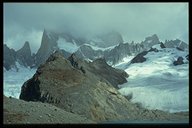 Unser Tag am Lago de los Tres - über uns ragt in unmittelbarer Nähe der Monte Fitz Roy 2200m hoch auf, nur ist davon leider wenig zu sehen...