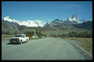 Unser Nissan pick-up am Parkausgang des Parque Nacional Los Glaciares