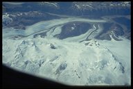 Auf dem Flug von Punta Arenas nach Puerto Montt - gewaltige Gletscherströme ziehen vom patagonischen Inlandeis herab ins argentinische Vorland