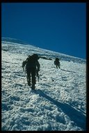 Aufstieg über den steilen Gipfelgletscher