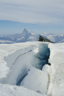 Gletscherspalte am Feensattel mit Blick zum Matterhorn
