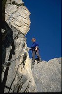 Annegret im Klettersteig der Roten Saile an der Sajat H&uuml;tte