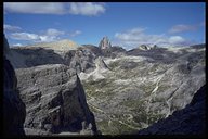 Ungewöhnliche Perspektive auf Zsigmondyhütte und die Landschaft rund um die Zinnen