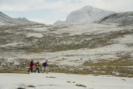 That's the way we walk - auf dem Rueckweg vom Heiligkreuzkofel ueberqueren wir grosse Karstflaechen