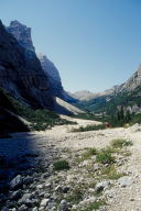 Auf dem Talboden des Travenanzes-Tals angekommen blicken wir in die Wand der Tofana di Rozes zurueck